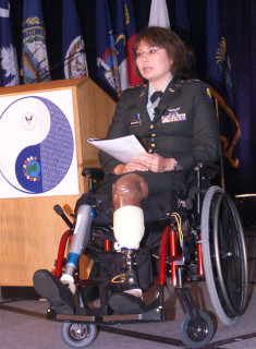 Tammy_Duckworth_wheelchair